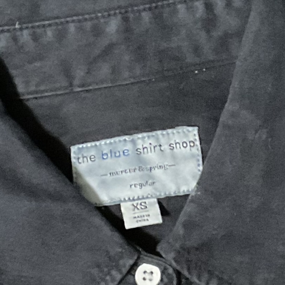 The Blue Shirt Shop *Rare Find* Beautiful Deep Blue Button Down Top - Picture 4 of 6